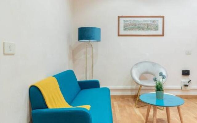 Iflat Spanish Steps Blue Apartment