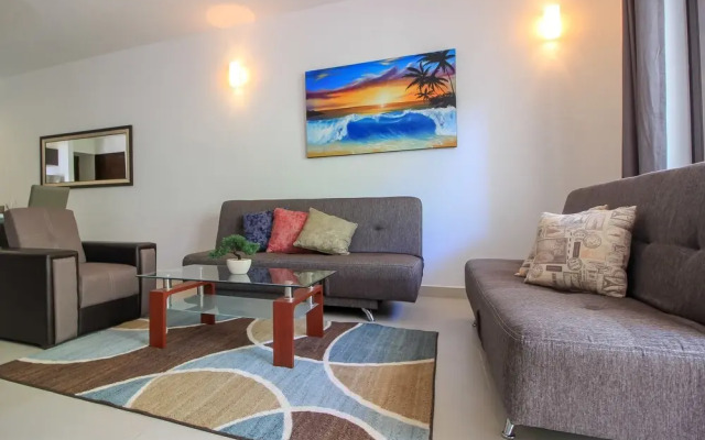 Family 2 BR Condo with Terrace within Golf course