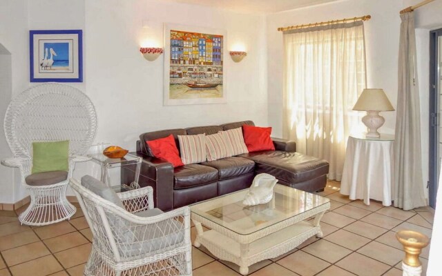 Private Pool Villa Walking Distance to Local Amenities