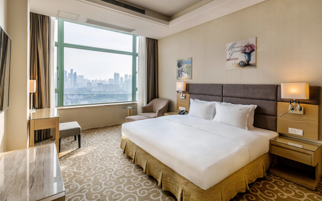 Holiday Inn Riverside Wuhan by IHG