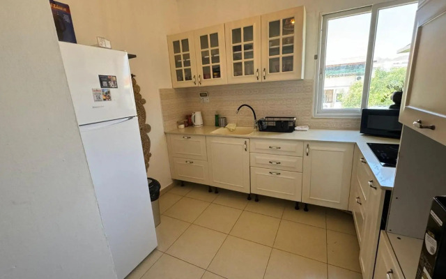 לוויס פלייס 5/2