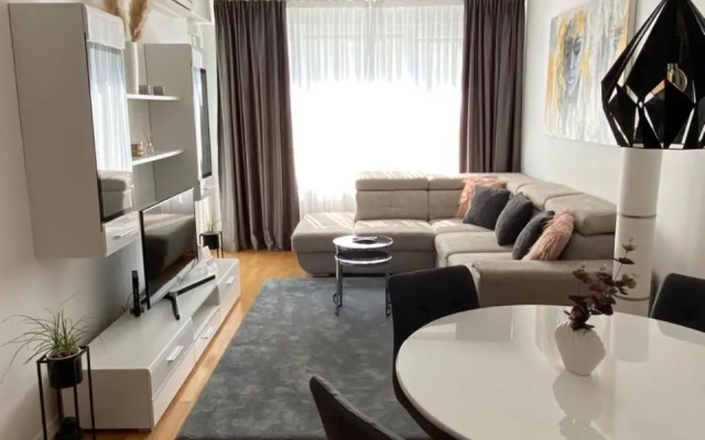Apartment Queen