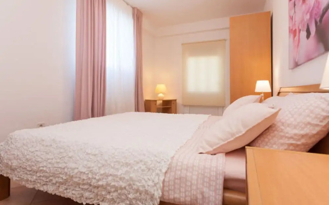 Villa Rosy Comfortable Holiday Residence