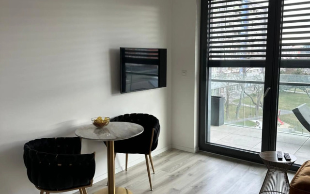 Ein Park Apartment with free parking