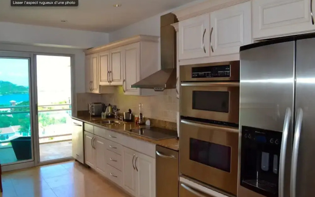 *The CLIFF_ BEACHFRONT and LUXURY MODERN UNIT* C2