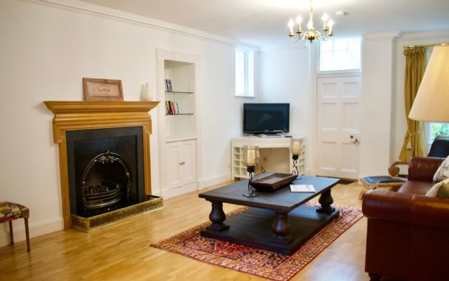 Spacious Cottage in Edinburgh