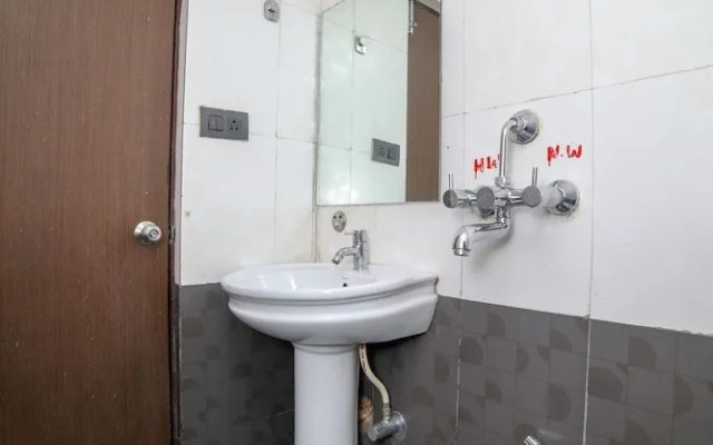 OYO 46286 Hotel Royal Regency