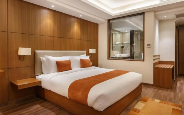 Hotel Thrive, A Tropical Courtyard