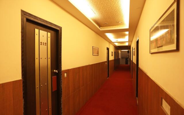 Skylark Hotel by OYO Rooms