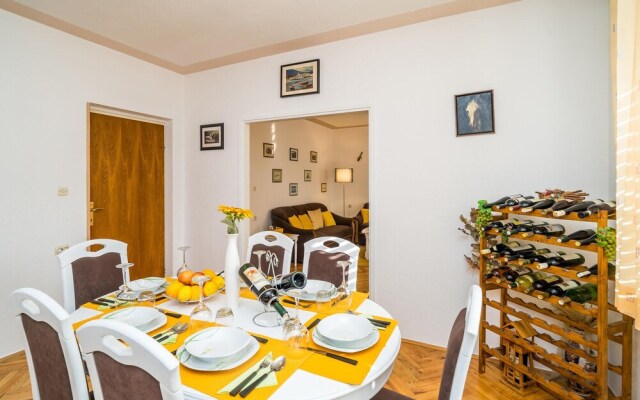 Awesome Apartment in Mlini With Jacuzzi, 3 Bedrooms and Wifi