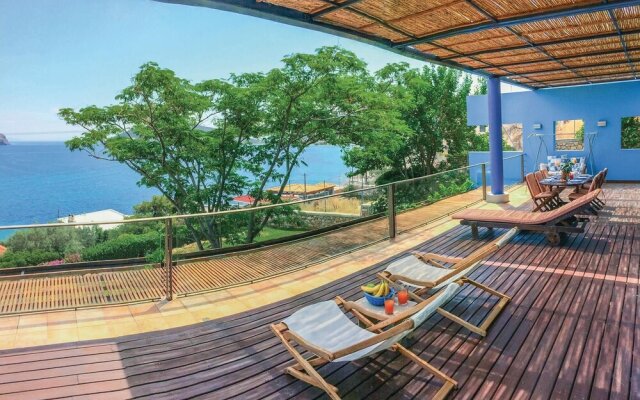 Stunning Home in Porto Rafti, Attiki With Wifi and 5 Bedrooms