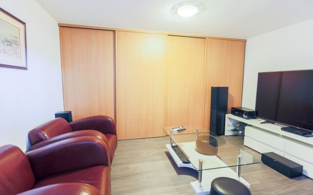 Monaco Vista VI4202 by Riviera Holiday H
