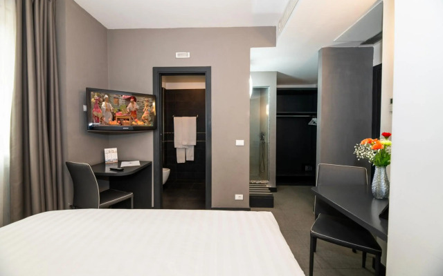 Golden Hotel