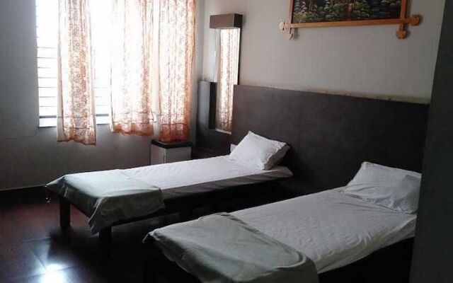 Iroomz Shivaratna Palace