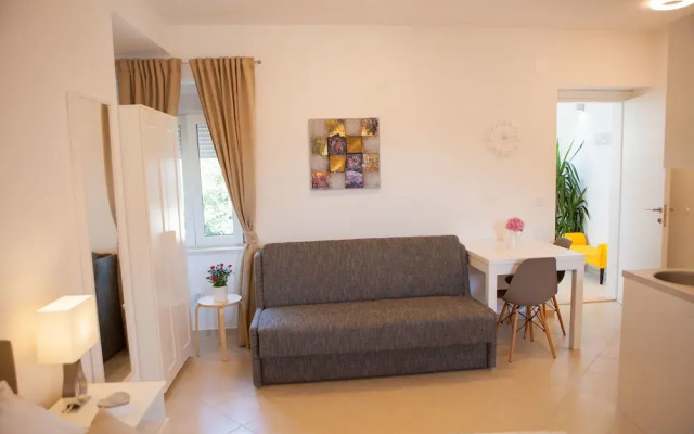 Split Summer Lounge Apartments