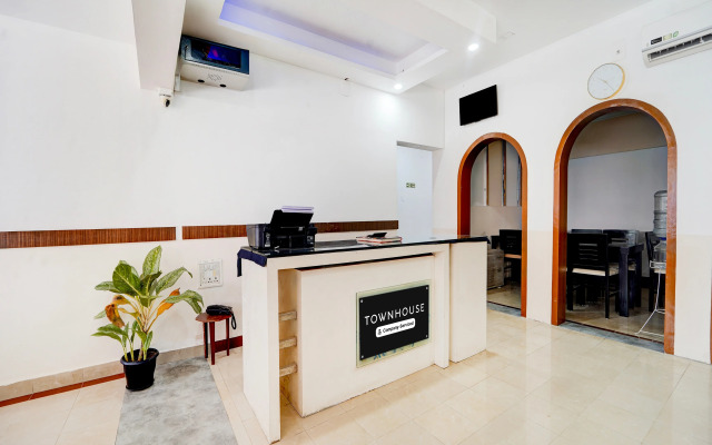 Super Townhouse Deshabhimani Road Kaloor Kochi