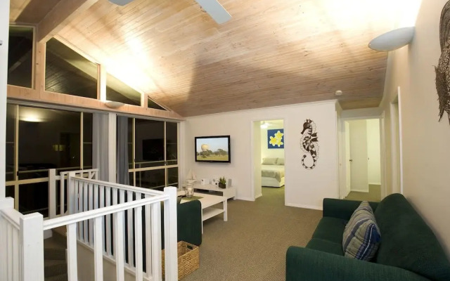 Tomaree 18 - Baybreeze - Shoal Bay