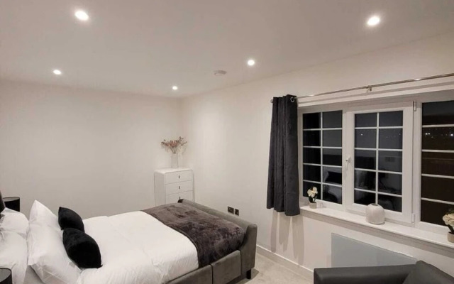 Lux 1 Bed Flat In The Heart Of Rochester