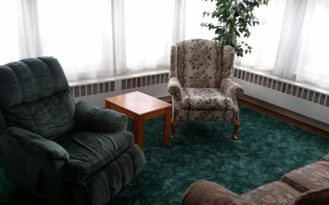 Chestnut Charm Bed & Breakfast