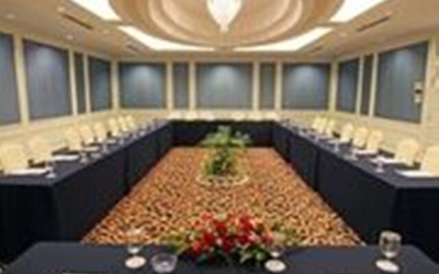 Harmoni One Convention Hotel & Service Apartments