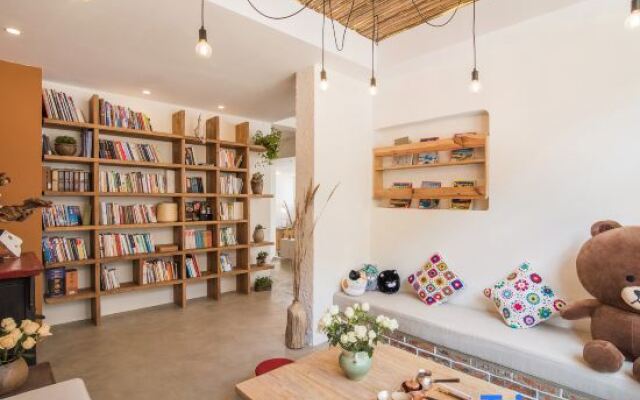 Dali Verdant Whisper·Stone Hill Seaview Inn