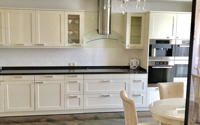 Роскошный квартирный дом в центре Киева