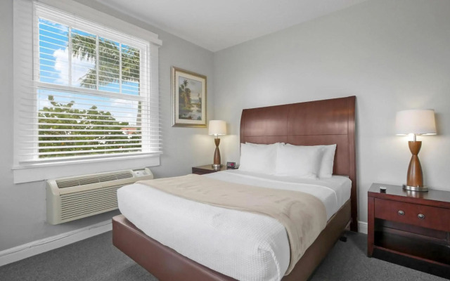 Crystal Bay Hotel