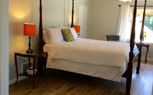 Old Yacht Club Inn Vacation Rentals