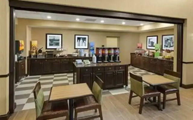 Hampton Inn & Suites Williamsport-Faxon Exit