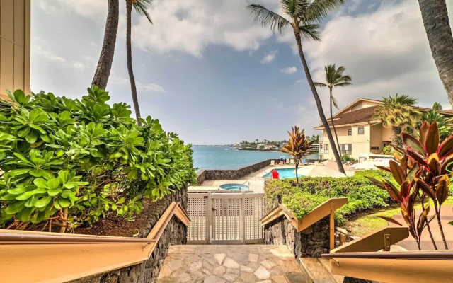 Oceanfront Kailua-kona Townhome w/ Pool & Views!