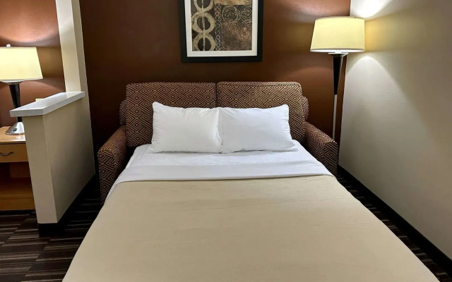 Quality Suites Near West Acres