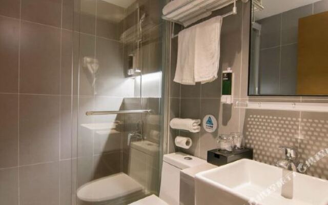 Ease Hotel (Shanghai Siping Road Tongji University)
