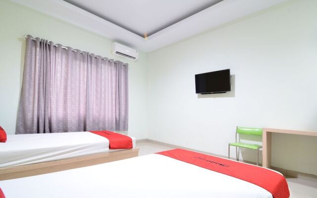 RedDoorz near Museum Keraton Surakarta