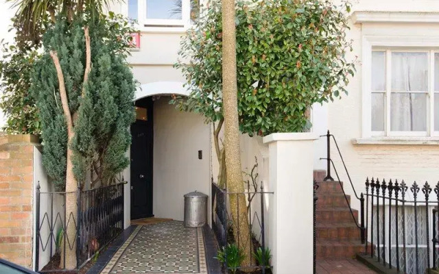 Veeve  Light And Open 2 Bed House Moore Park Road Fulham
