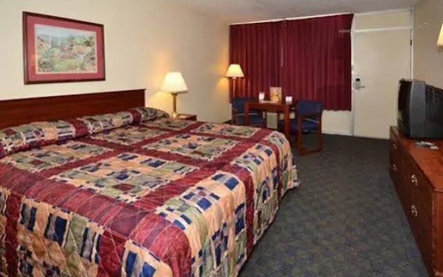 Rodeway Inn & Suites