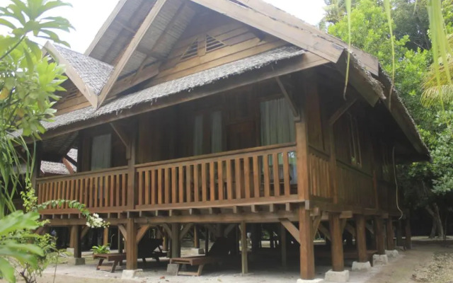 Wakatobi Patuno Diving & Beach Resort