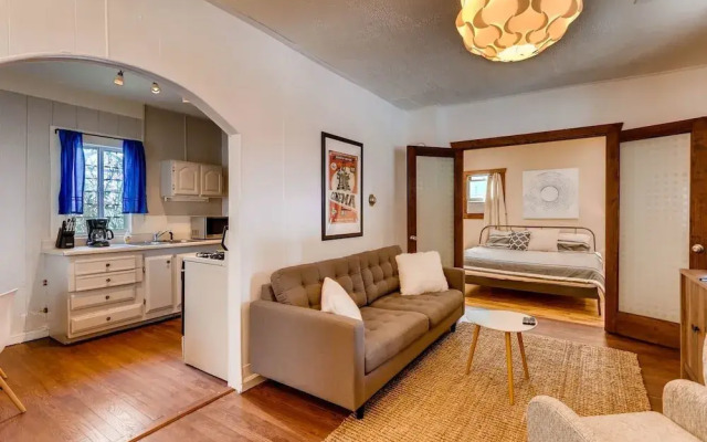 Sloan's Lake Solitude Intimate Carriage House