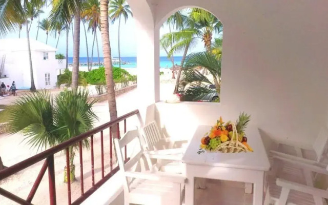 Los Corales Beach Apartments
