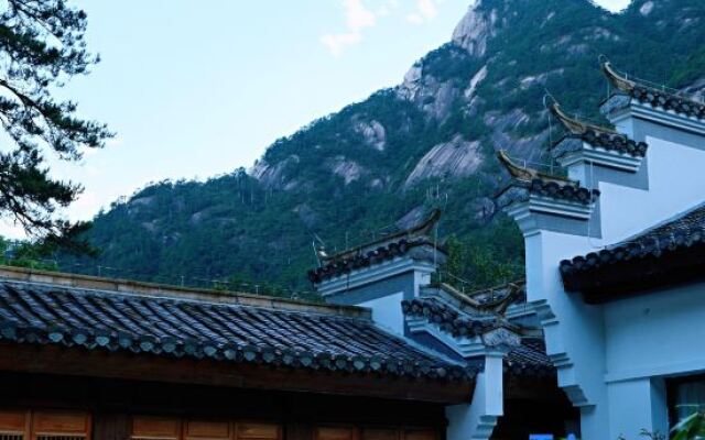 Xiangyuan Yungu Holiday Hotel