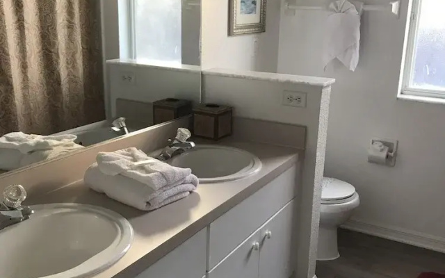 5 Bedroom Pool Home