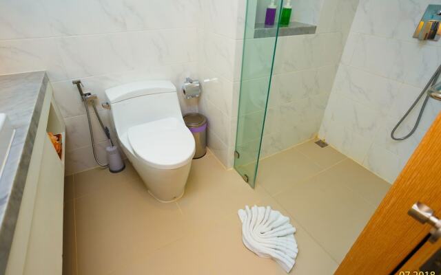 Aristo 2 Beach Front - by Holy Cow 712