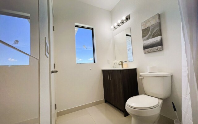 Green Luxurious 5BD Jungle House by FL Keys MIA
