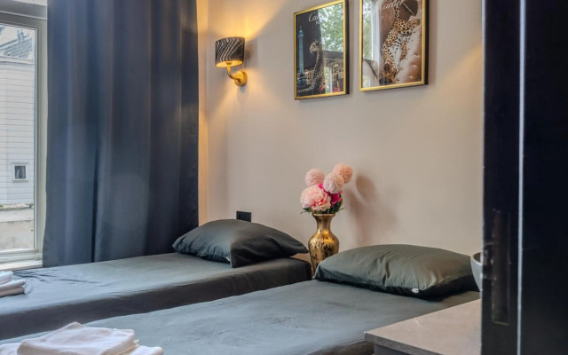 Hotel 83