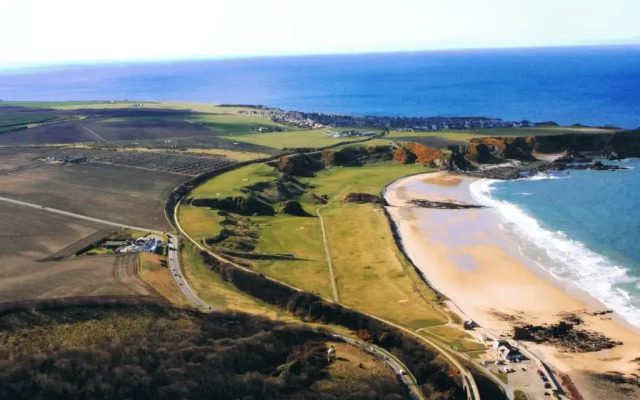 Cullen Bay Hotel