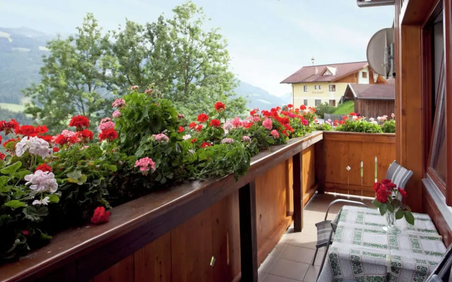 Sunny Holiday Flat With Balcony