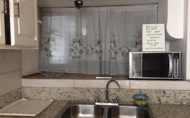 Gaudys Backpackers - Hostel