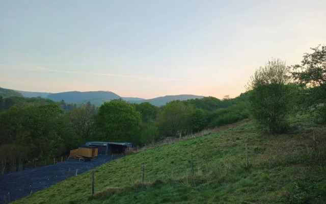 Llandovery - Cabin - Sleeps 2 - Parking - Garden