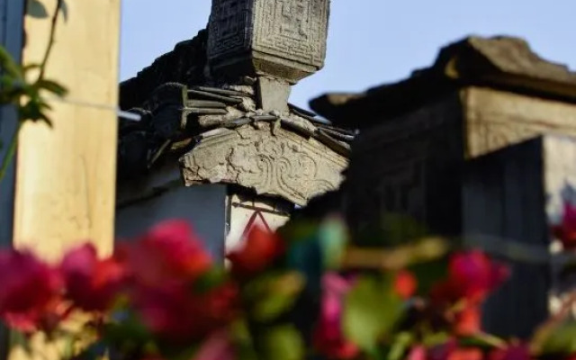 September Huizhou Inn