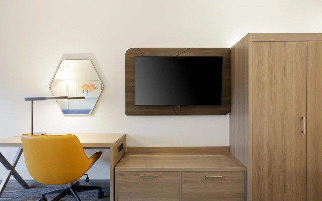 Holiday Inn Express & Suites Chicago North Shore - Niles by IHG