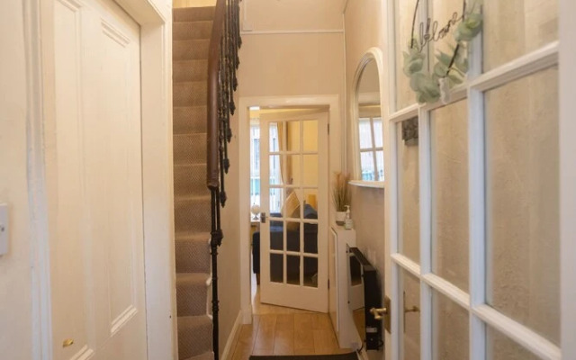 Sandgate 2-bed Apartment in Ayr Central Location